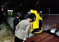 Mobil Tersangkut di Atap Rumah Warga Gunung Sari Ilir Balikpapan