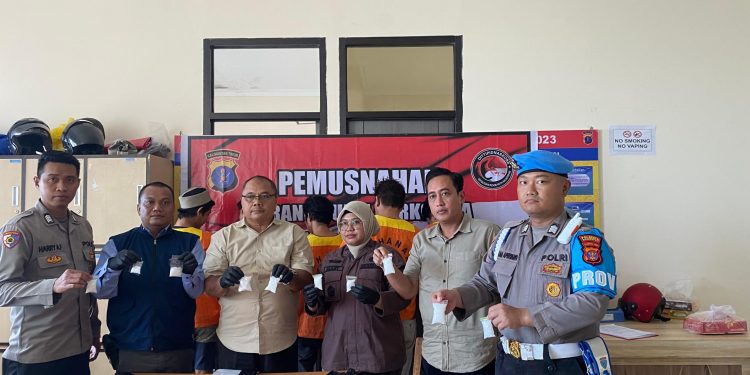 Musnahkan 377,22 Gram Sabu Hasil Sitaan dari 5 Tersangka di Balikpapan