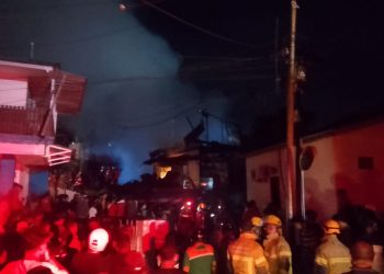 Korsleting Menyebabkan Kebakaran Besar di Gunung Sari Ulu Balikpapan, Puluhan Rumah Terbakar
