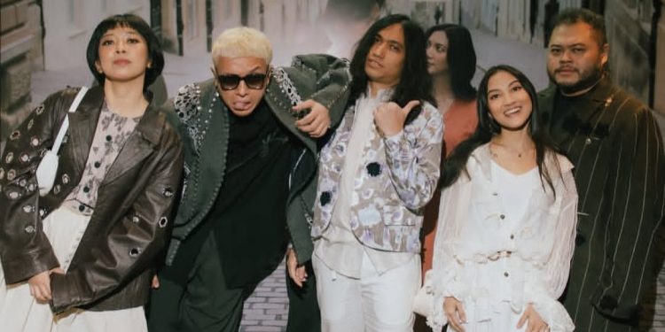 Dua Lagu Melejit Bersama Film Sore Istri dari Masa Depan