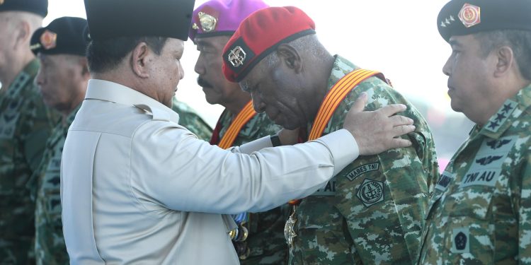 Presiden Anugerahkan Jenderal Kehormatan dan Bintang Sakti kepada Tokoh Militer Berjasa