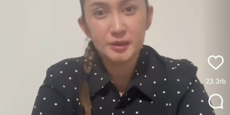 Nafa Urbach Menangis dan Minta Maaf atas Unggahan Terkait Tunjangan Rumah DPR