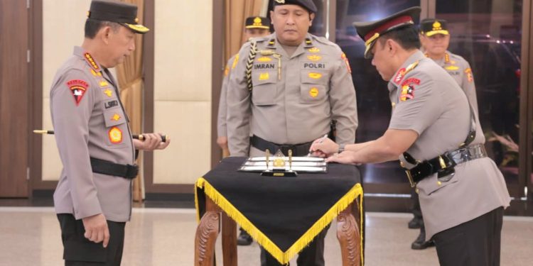 Wakapolri Komjen Dedi Prasetyo sebagai Profesor Polisi Pemegang Rekor MURI