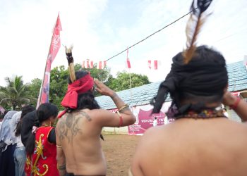 Perayaan HUT RI di Desa Adat Paser Setelah Menempuh Ratusan Kilometer