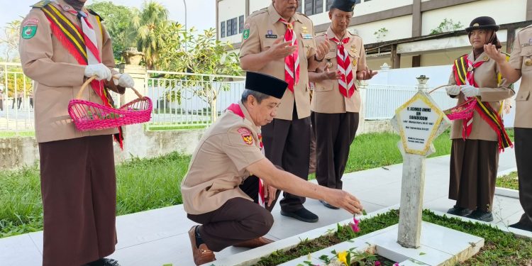 Ziarah Makam Pahlawan Kwarda Pramuka Kaltim Dorong Generasi Muda untuk Berdedikasi