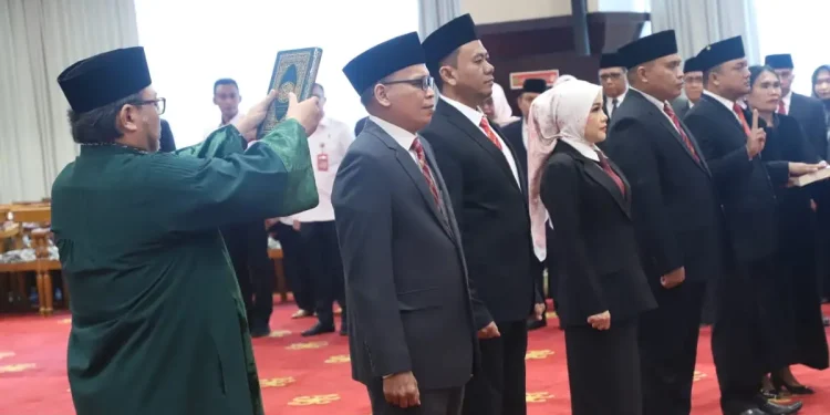 Sri Wahyuni Lantik Komisioner Komisi Informasi Kaltim 2025-2029 dan Komitmen Pemerintahan Terbuka