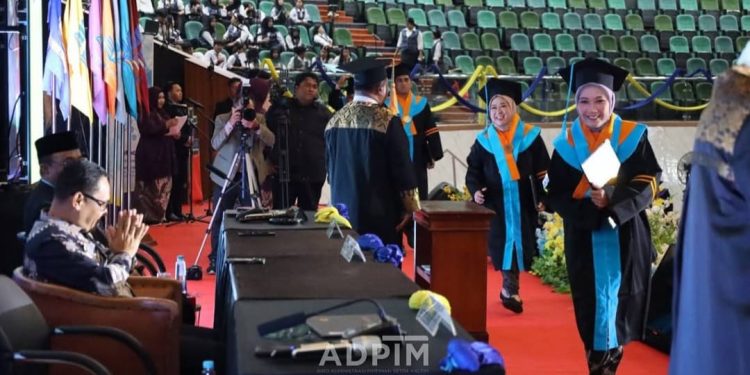 1.168 Wisudawan Universitas Terbuka Samarinda Diterima Di Wisuda