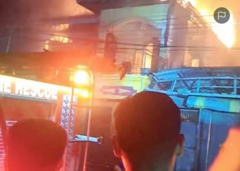 Kebakaran Besar di Graha Indah Balikpapan Menghanguskan Dua Rumah dan Toko ATK