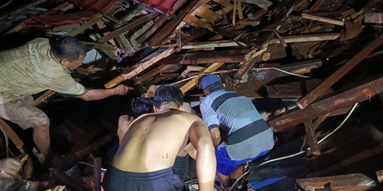 Runtuhnya Rumah di Muara Rapak Mengakibatkan Dua Korban Jiwa Diduga Tertimpa Bangunan
