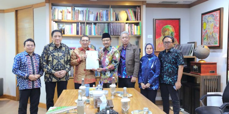 Soeharto dan Gus Dur Diusulkan Jadi Pahlawan Nasional dengan 40 Nama dari Mensos