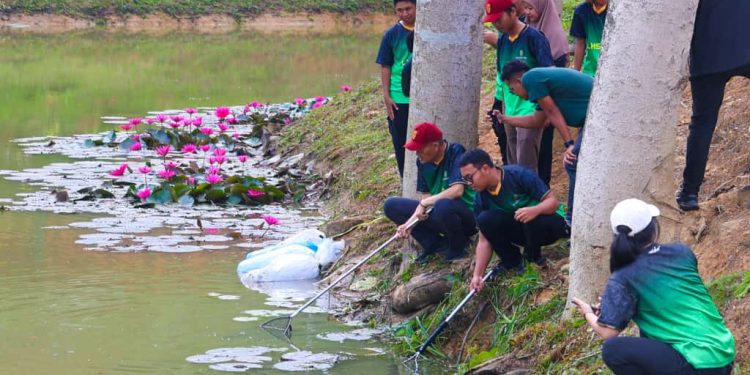 Peringatan Hari Pangan Sedunia, 500 Kg Ikan Air Tawar Ditebar di Embung KIPP Nusantara
