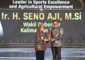 Wagub Kaltim Seno Aji Terima Penghargaan CNN Indonesia Awards 2025