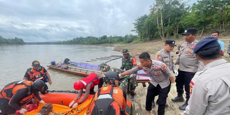 Empat Korban Kapal Damai Borneo Lestari di Sungai Mahakam Dievakuasi
