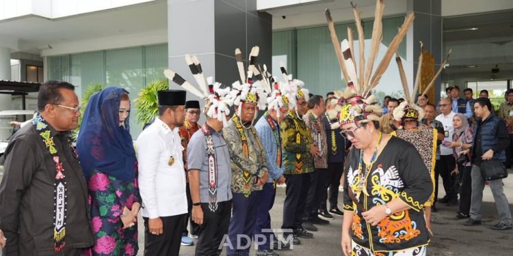 Ritual Tepung Tawar Sambut Banggar, Gubernur Kaltim Tekankan Dukungan Anggaran IKN