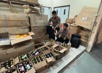 Polres Bontang Sita 176 Botol Miras Ilegal, Tiga Toko Jadi Target Penertiban