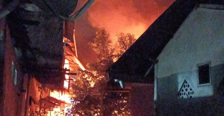 Kebakaran Melanda Permukiman Padat Penduduk di Jalan Prona 3 Balikpapan