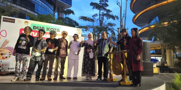 Dua Kota Satu Panggung Part II: 150 Karya Seni Kolaborasi Palu Balikpapan di Borneo Bay Park