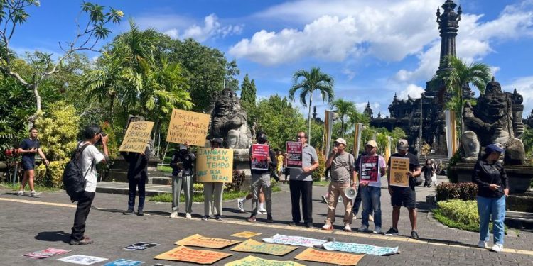 Solidaritas Jurnalis Bali Gelar Aksi Bela, Desak Cabut Gugatan Rp200 Miliar Mentan