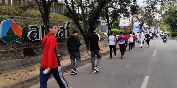 Gaungkan Gaya Hidup Sehat, Ribuan Warga Padati Jalan Sehat HUT Ke-54 Korpri Kaltim