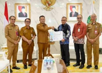 Gubernur Kaltim Dapat TPAKD Award 2025 untuk Inklusi Keuangan dan Pemberdayaan UMKM