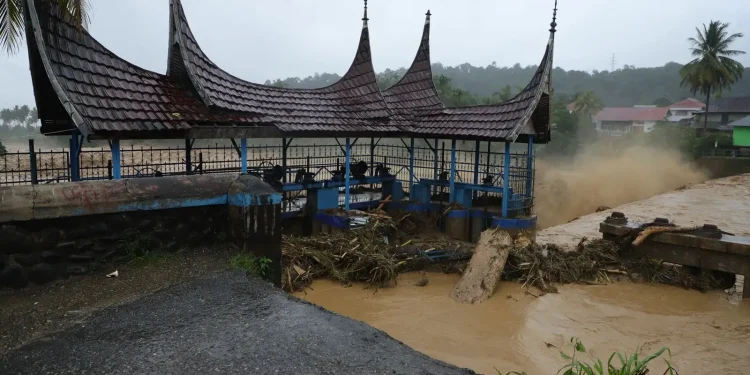 Prabowo Diminta Tetapkan Status Darurat Bencana Nasional Akibat Banjir dan Longsor di Sumatera