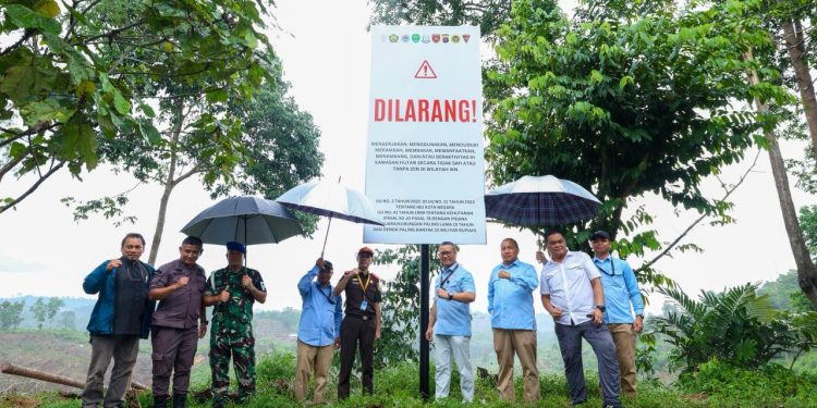 Satgas IKN Pasang Plang Larangan Untuk Aktivitas Ilegal di Tahura Bukit Soeharto