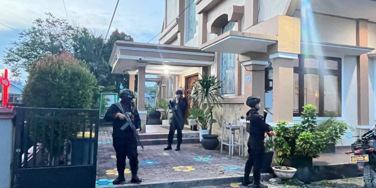 Sterilisasi Gereja di Balikpapan oleh Brimob Kaltim Amankan Misa Malam Tahun Baru