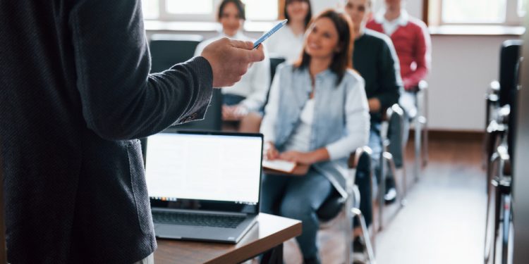 Mahasiswa ITK Dapat Kuliah Gratis, Pemprov Kaltim Pastikan Program Gratispol Berlanjut