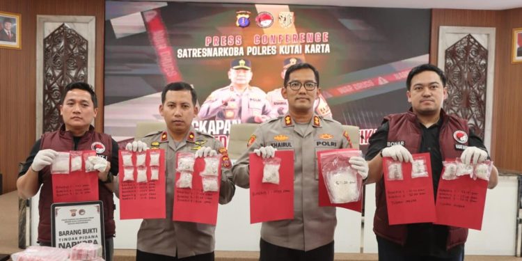 Polres Kukar Ungkap Jaringan Narkoba Sabu 1,4 Kilogram dan Tiga Tersangka Diringkus