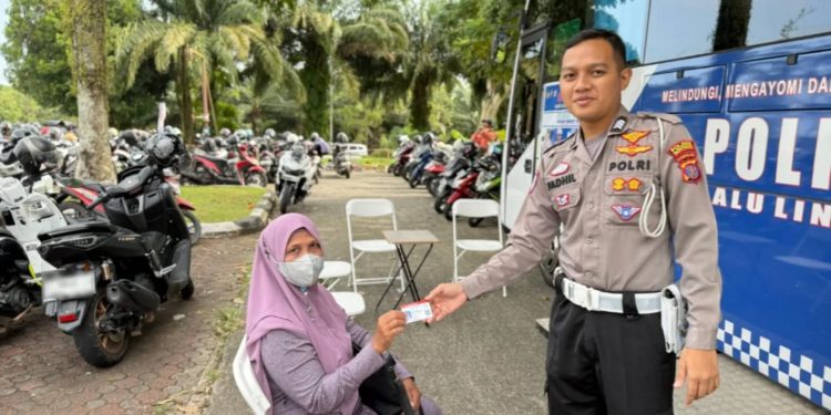 Layanan SIM Keliling Hadir di Sunday Market GOR PKT untuk Mempermudah Warga Bontang