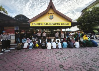 Bawa Busur Panah dan Celurit di Dini Hari, Belasan Remaja Diamankan Polisi di Balikpapan