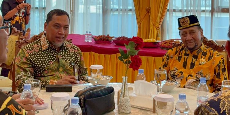 Pertemuan Direksi Kilang di Balikpapan dengan Sultan Kutai Kartanegara, Ini yang Dibahas