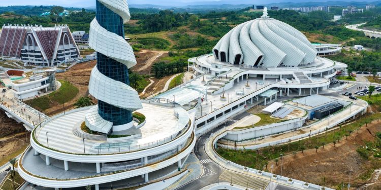 Jamaah Penuhi Masjid Negara IKN untuk Tarawih Perdana 1 Ramadan 1447 H